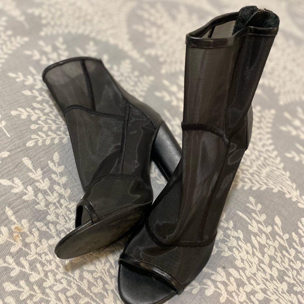 Cute ankle mesh Steve Madden Heels